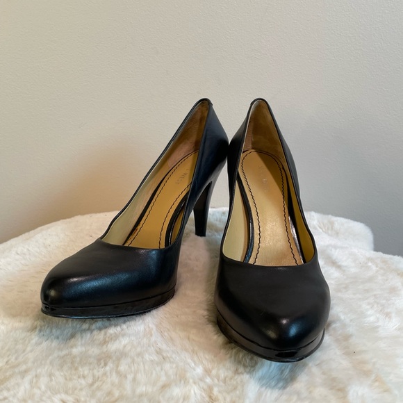 Nine West Leather Pumps (9.5) - Picture 2 of 10